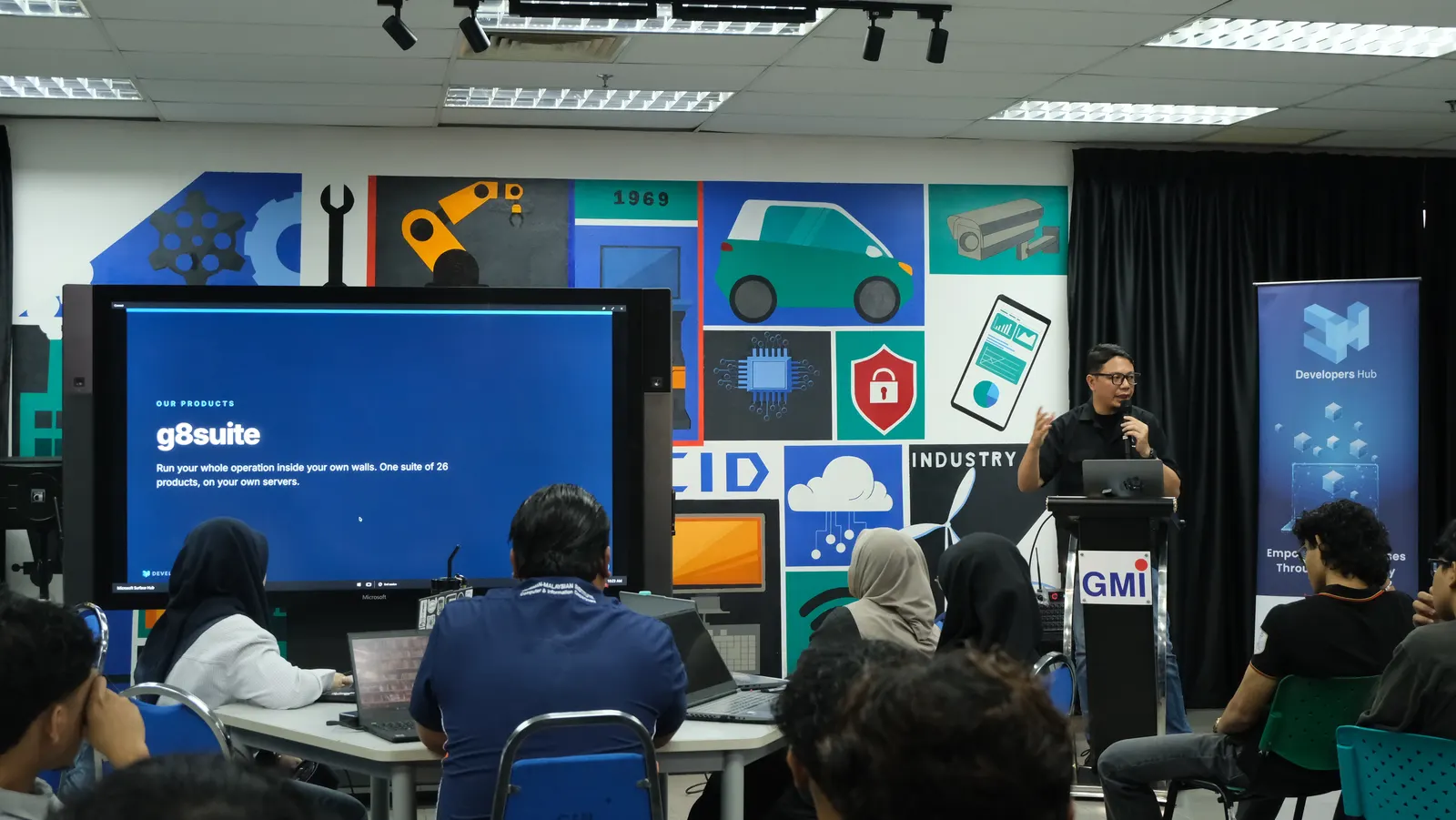 Nasrul Hazim introducing g8suite, the product family G8Deck belongs to